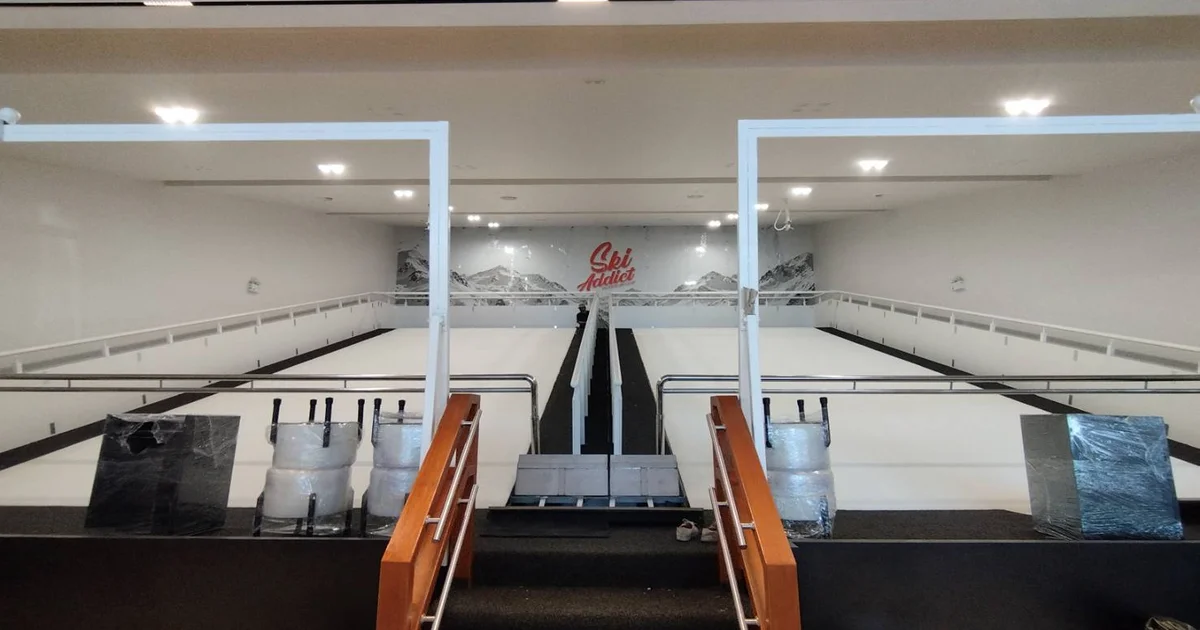  NIHON SETSUBI (THAILAND) ออกแบบและผลิต Indoor SKI MACHINE 