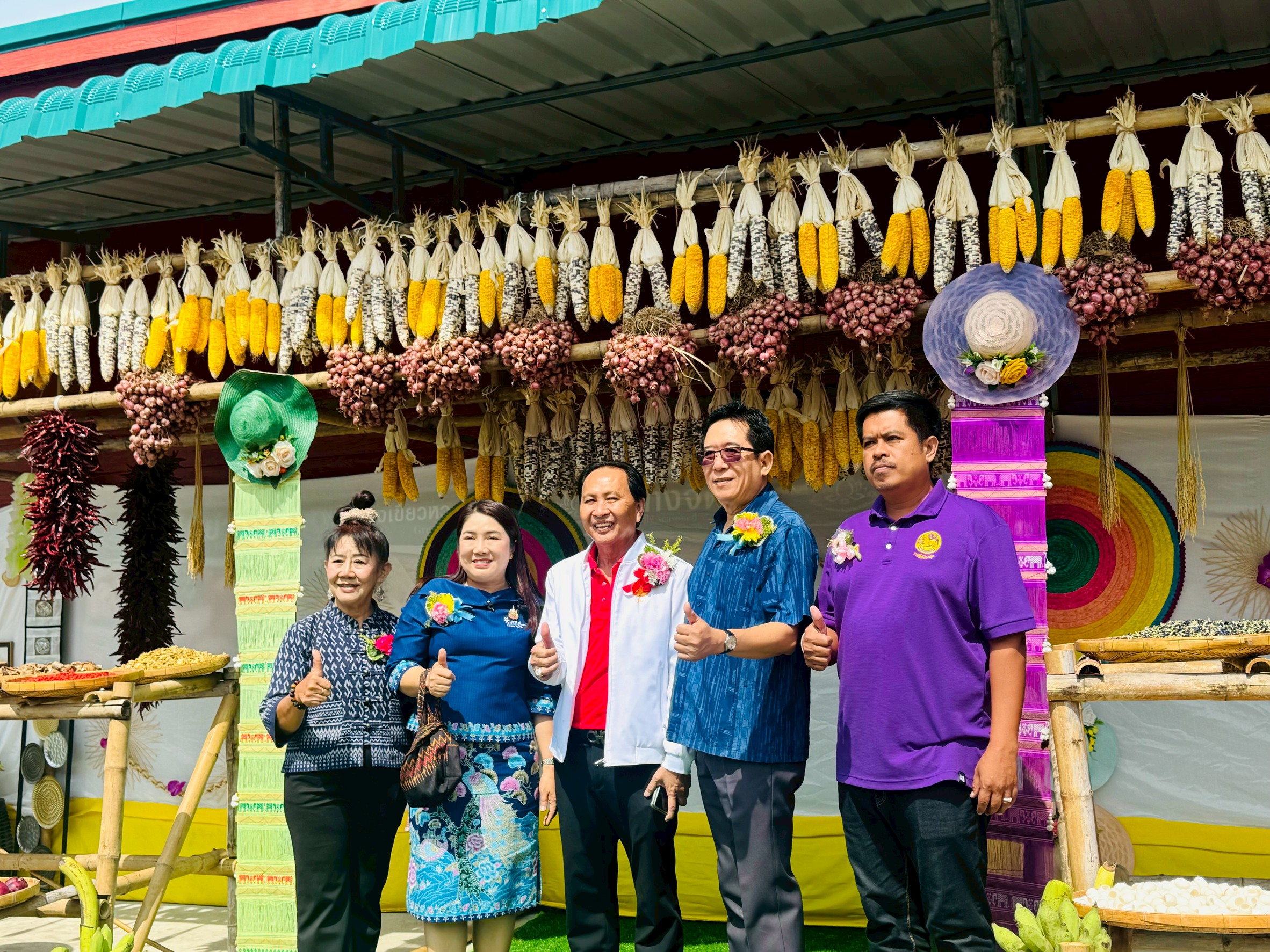 จัดงาน “ตลาดนัดชุมชนรักษ์โลก” ณ ศูนย์การเรียนรู้สวนสมุนไพรชีววิถีท่าม่วง
