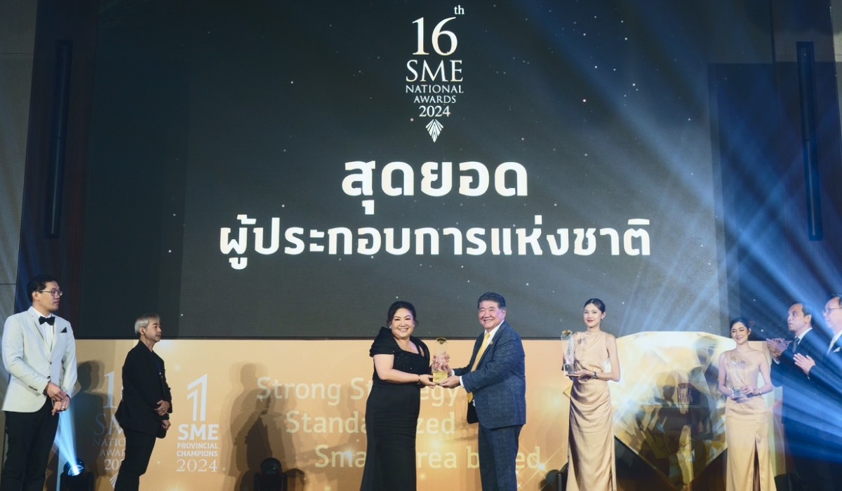 ผู้บริหาร Siam Fresh ขึ้นรับรางวัล